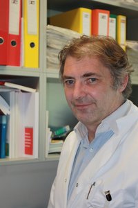Dr. Arno Lechner, Facharzt für Innere Medizin, Zusatzfach Infektiologie und Tropenmedizin. 
