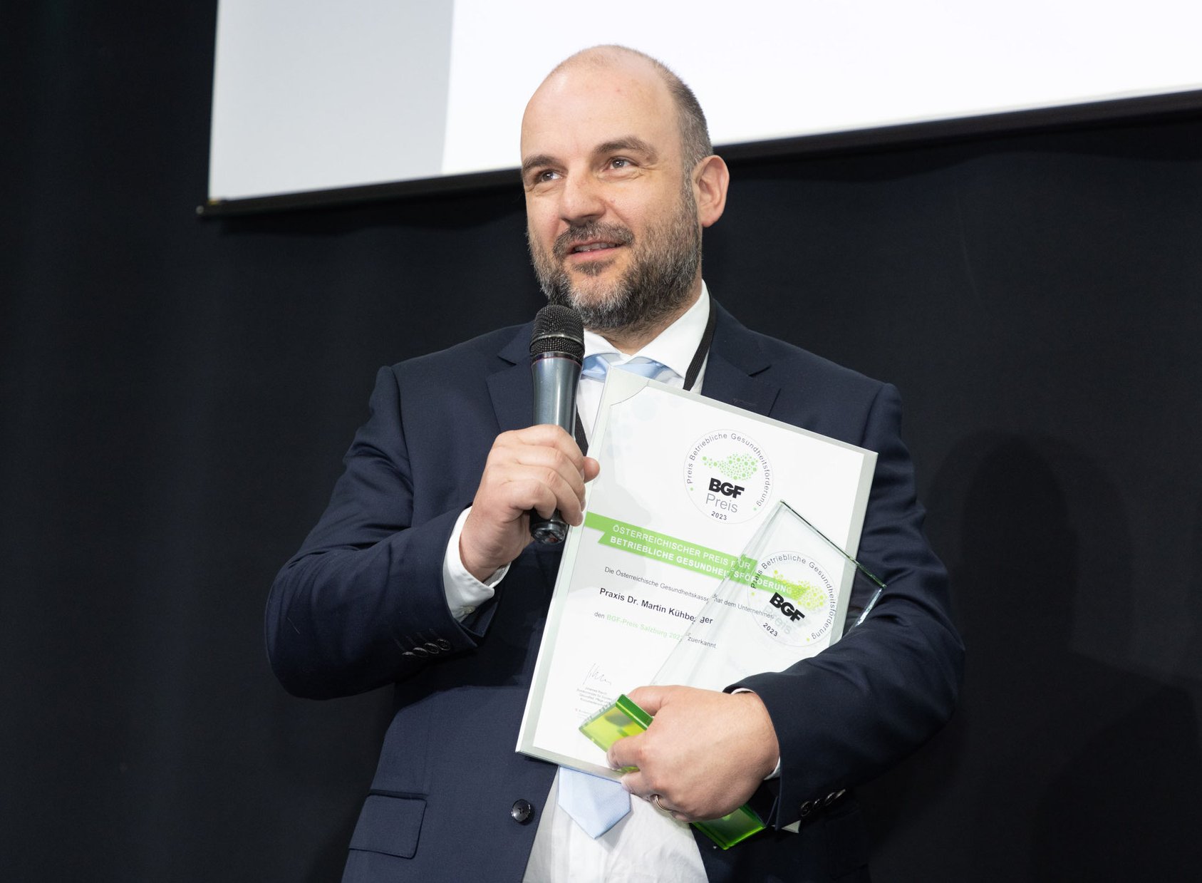 Die Ordination von Allgemeinmediziner Dr. Martin Kühberger in Faistenau hat den Preis für den gesündesten Kleinbetrieb Salzburgs gewonnen.